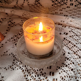 Petite bougie parfumée à la cire de soja avec pétales de rose dans un récipient en verre, boîte de 6