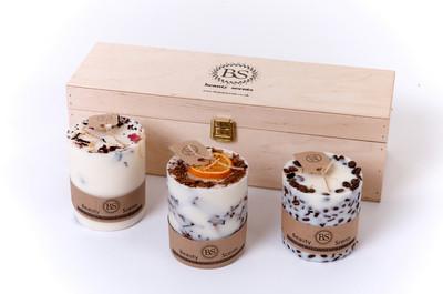 Geschenkset mit 3 mittelgroßen verschiedenen Kerzen